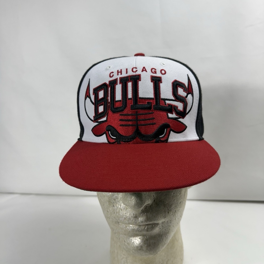 Chicago Bulls Snap Back Hat Hardwood Classic Windy City Mens‎ Red White Black